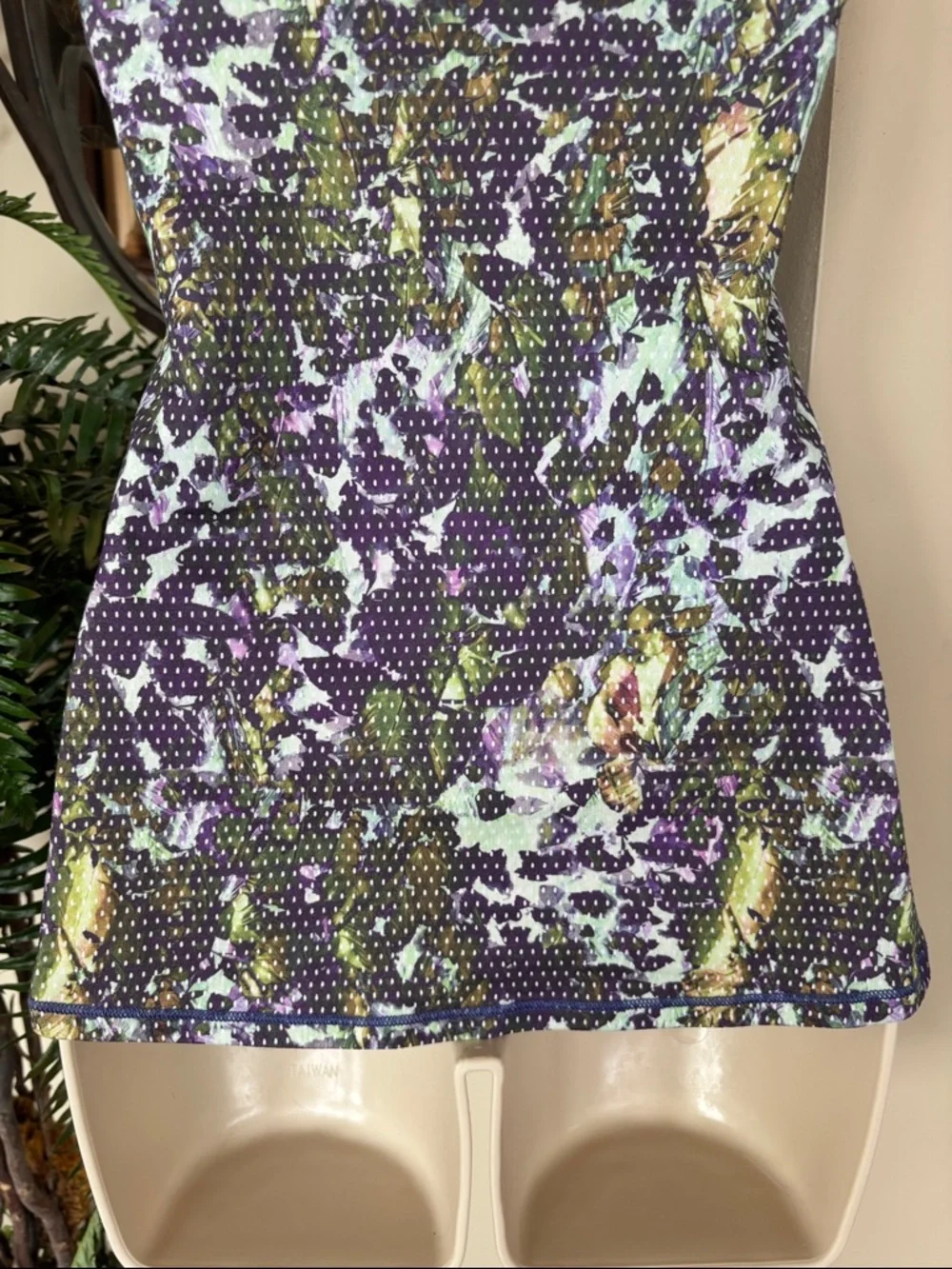 Lululemon Amala Tank Top Floral Sleeveless Scoop Neck Built-In Bra Purple Green